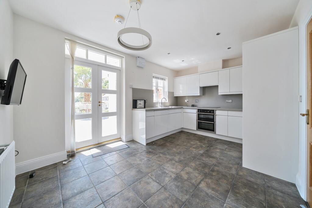 1320568-5-686d3a7...