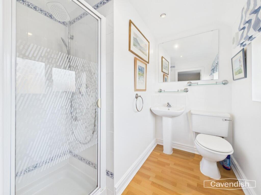 EN-SUITE SHOWER ROOM