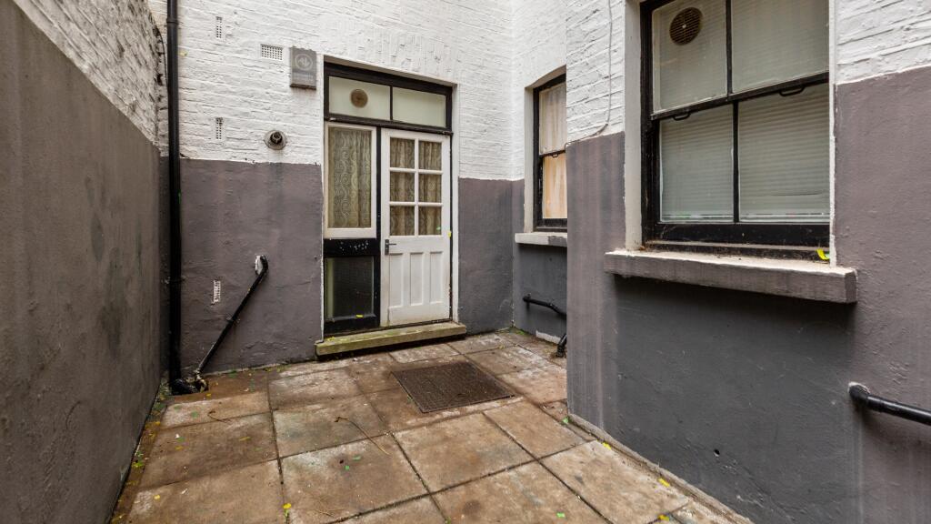 Flat A, 16 Hedgegate, Powis Terrace, Notting Hill, London, W11 1JD