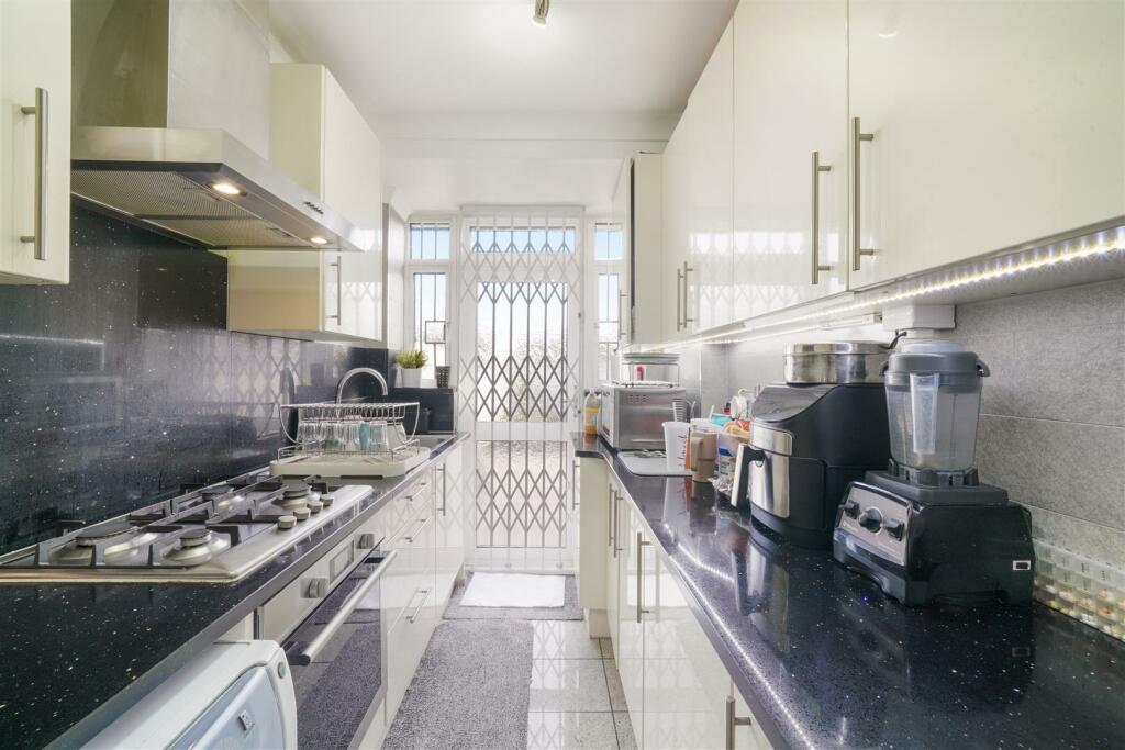 37 East Court - 2IWawqKSa8dD9wrWMQkS.jpg