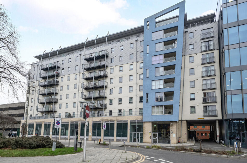 1395052-1-694a8f0...