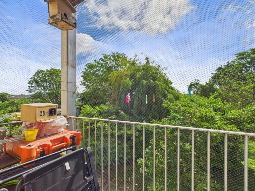 CAM03750G0-PR0053-STILL003