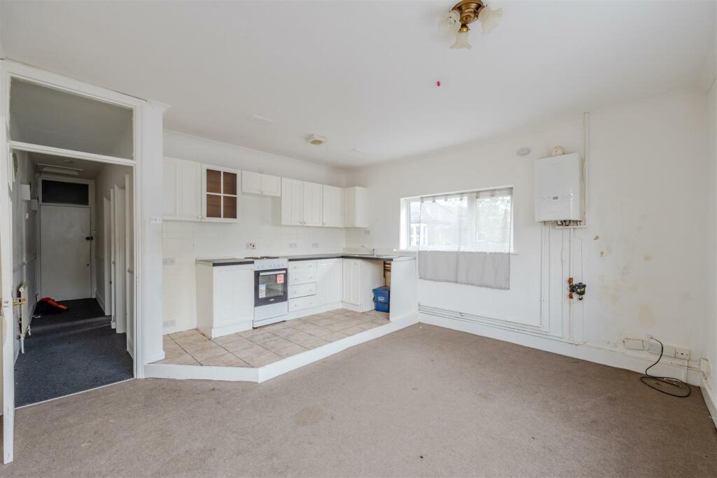 Kitchen / Lounge