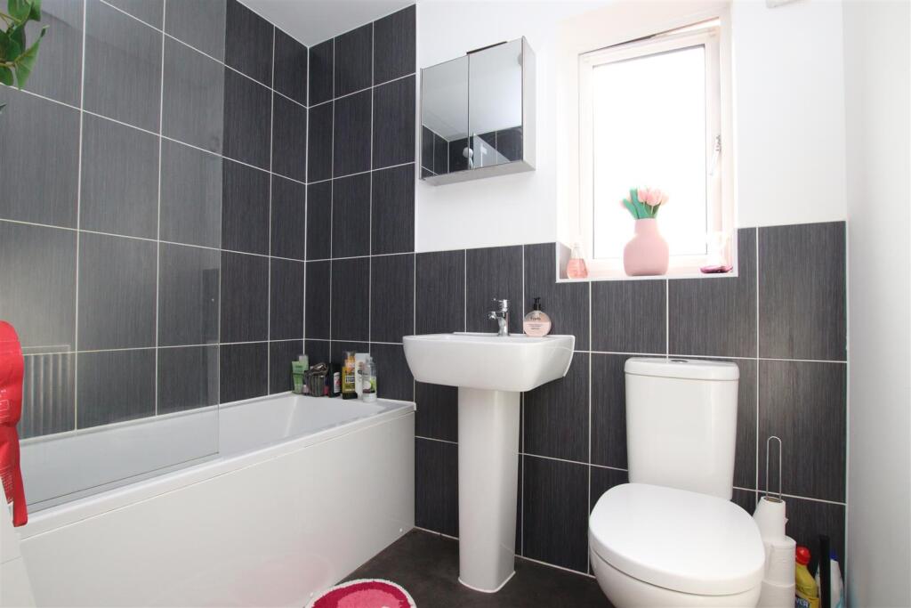Bathroom.JPG