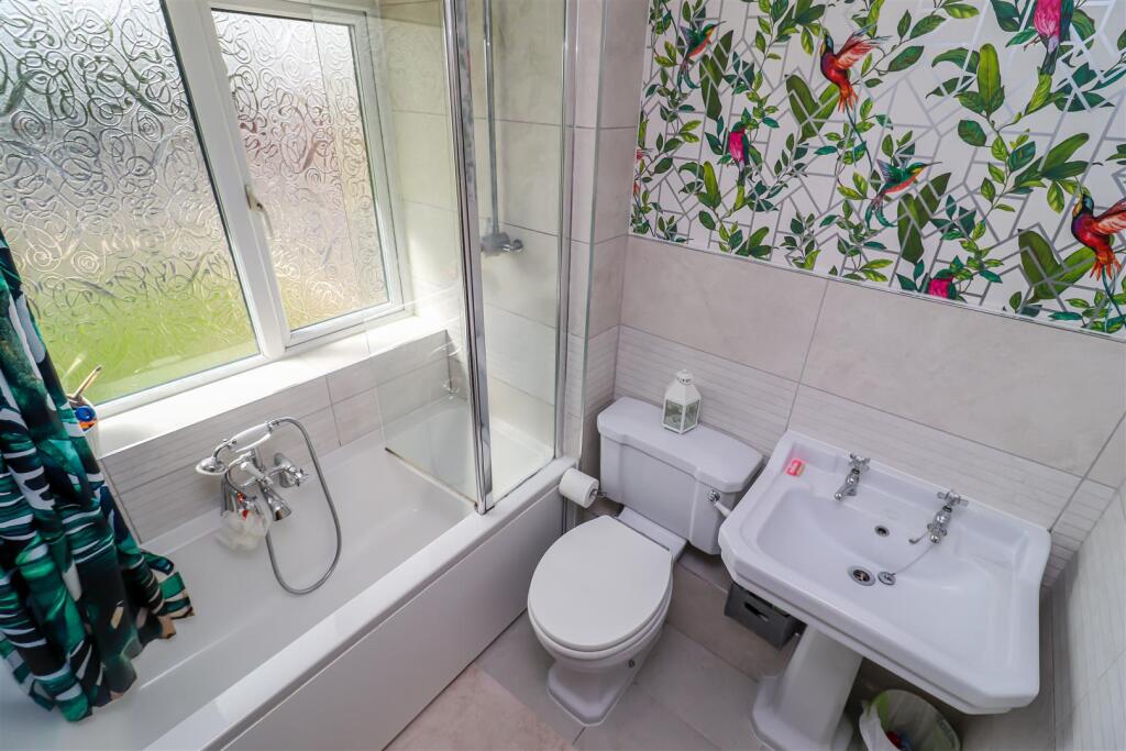 BATHROOM/W.C.