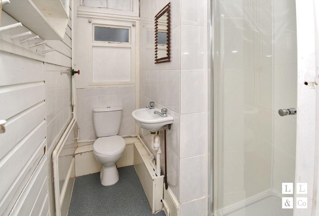 GROUND FLOOR SHOWER ROOM