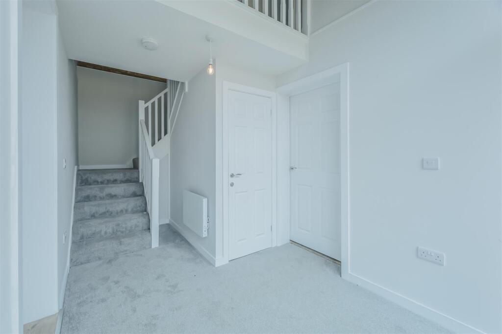 HIGH VAULTED ENTRANCE