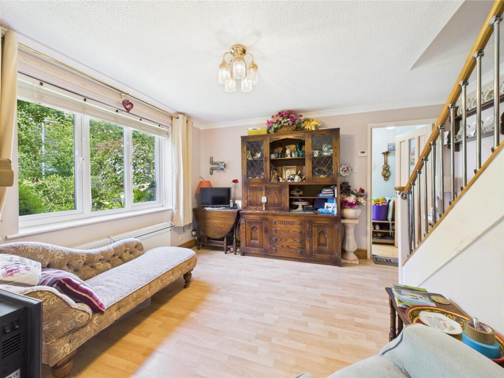 Living room 1.jpg