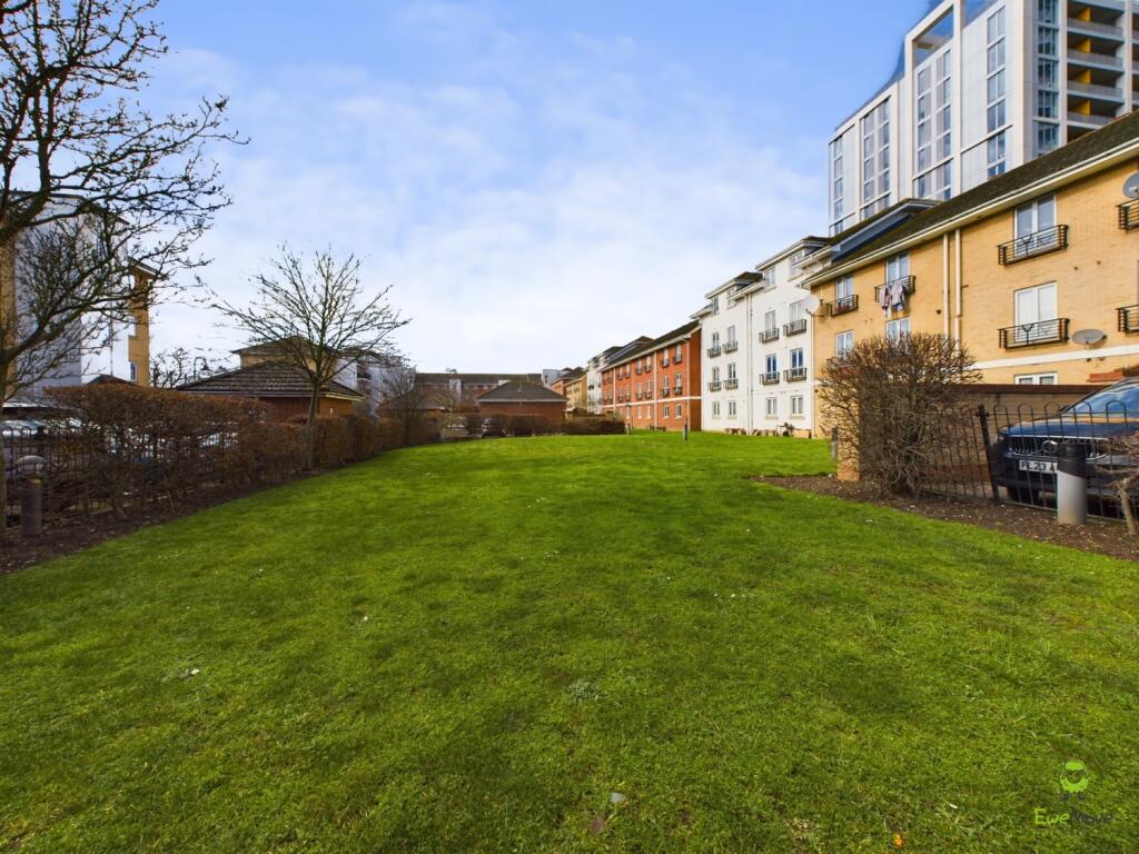 CAM04399G0-PR0032-STILL009