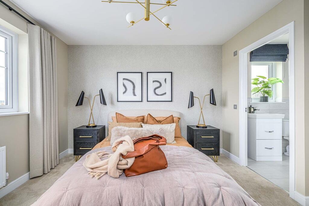 Double room with storage plus Jack&amp;Jill en suite