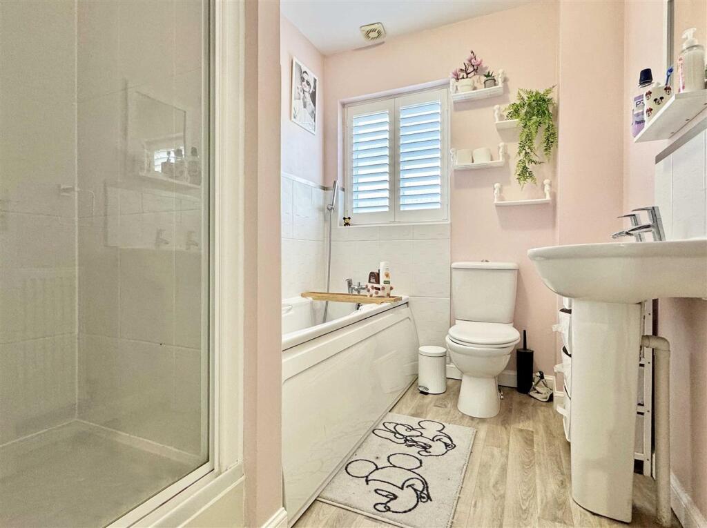 Family Bathroom.jpg