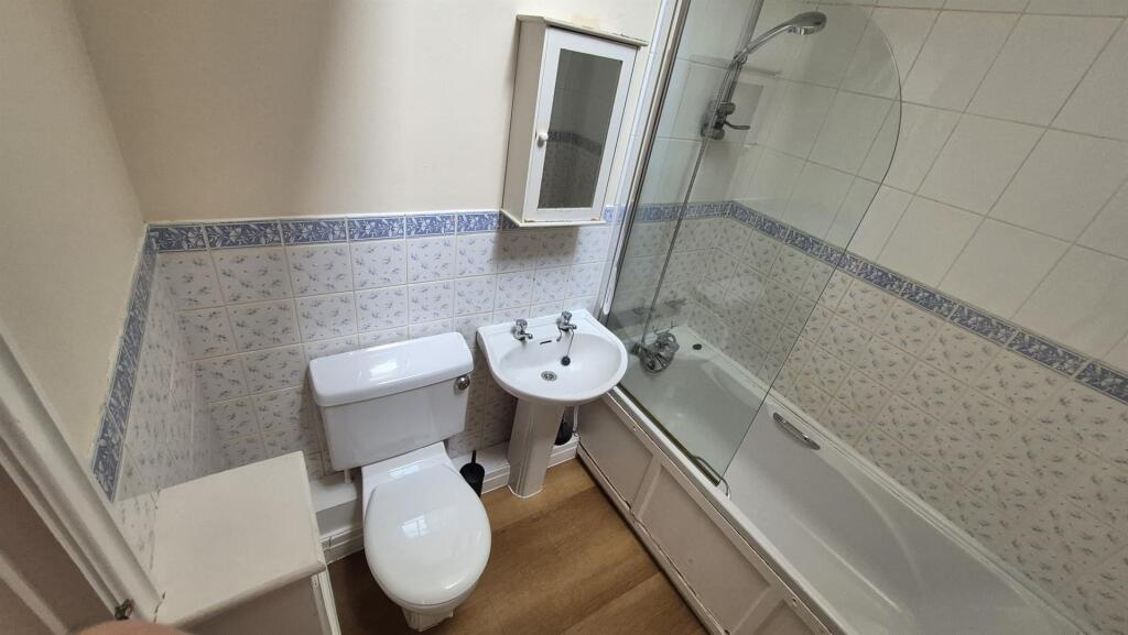 85aCR Bathroom 1.jpeg