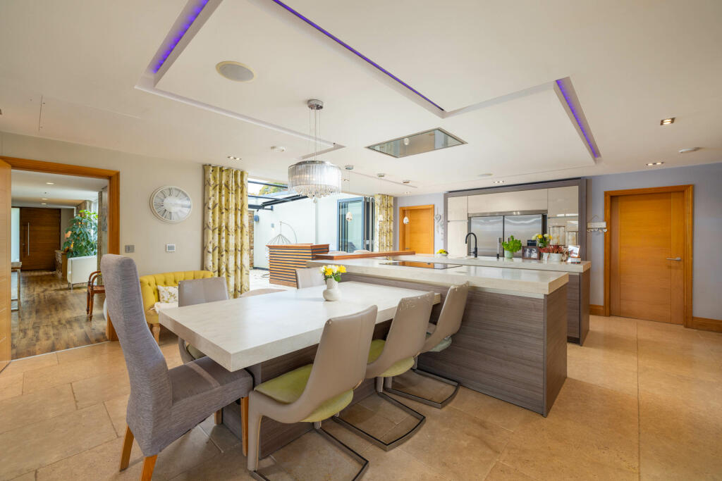 20241030-1143_Maison Haus - Ivory House, Station R