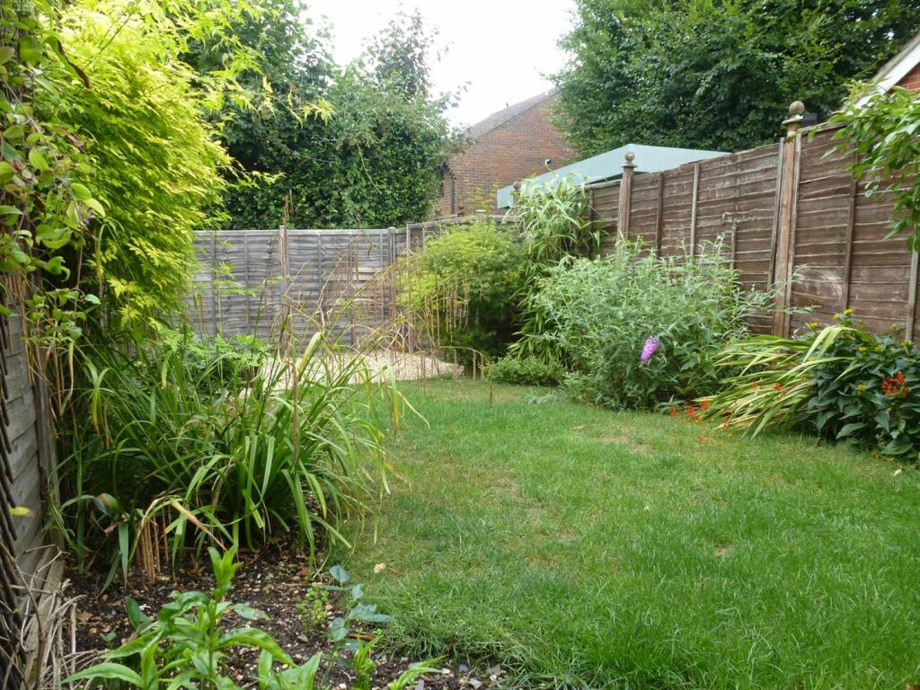 4 Ottawa Drive - Summer garden.JPG