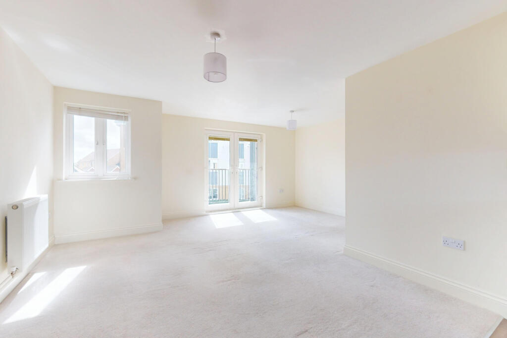 LOUNGE / DINING ROOM