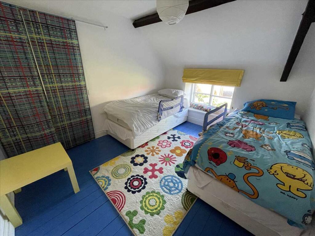 Bedroom (front)