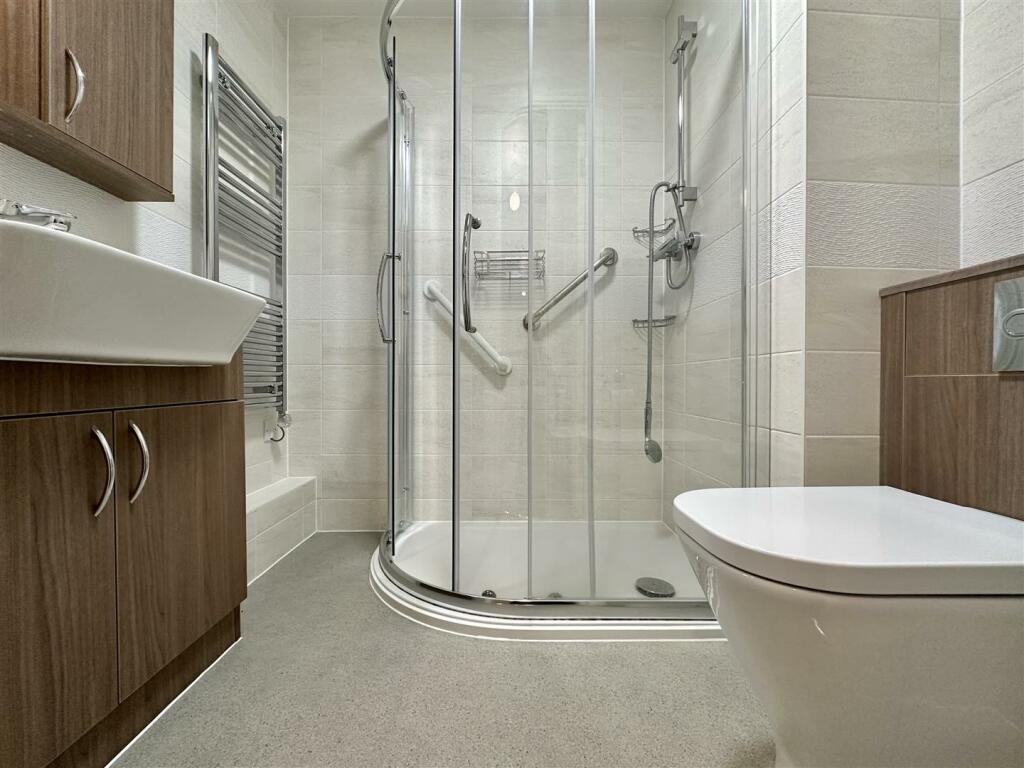 Bathroom/Shower Room