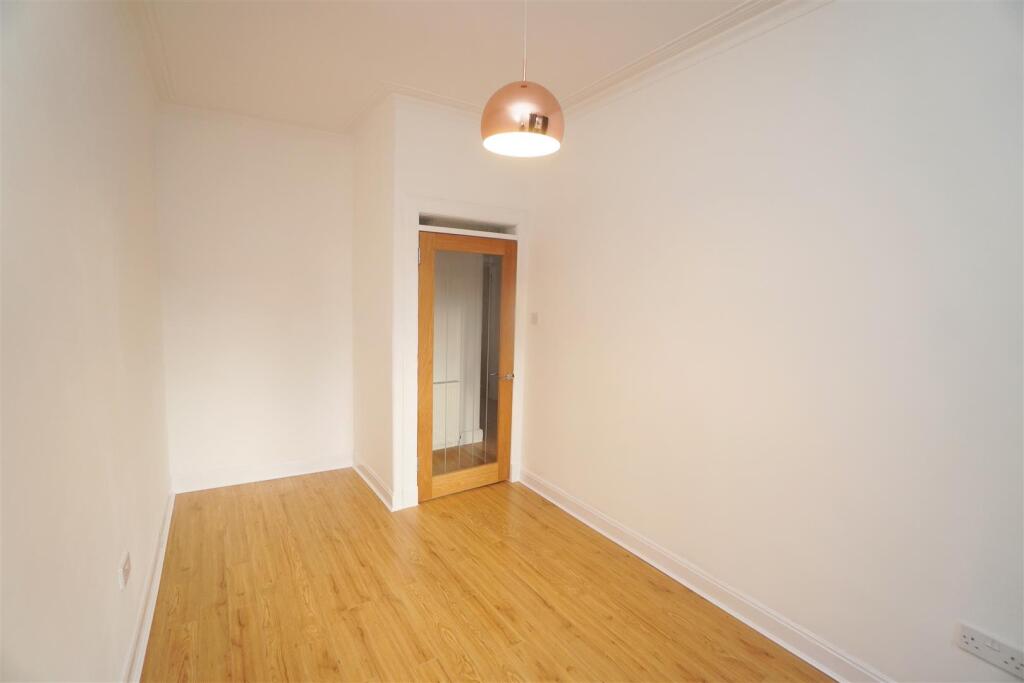 bedroom1.jpg