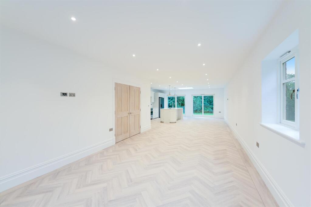 THE AVENUE,13B- (21).jpg