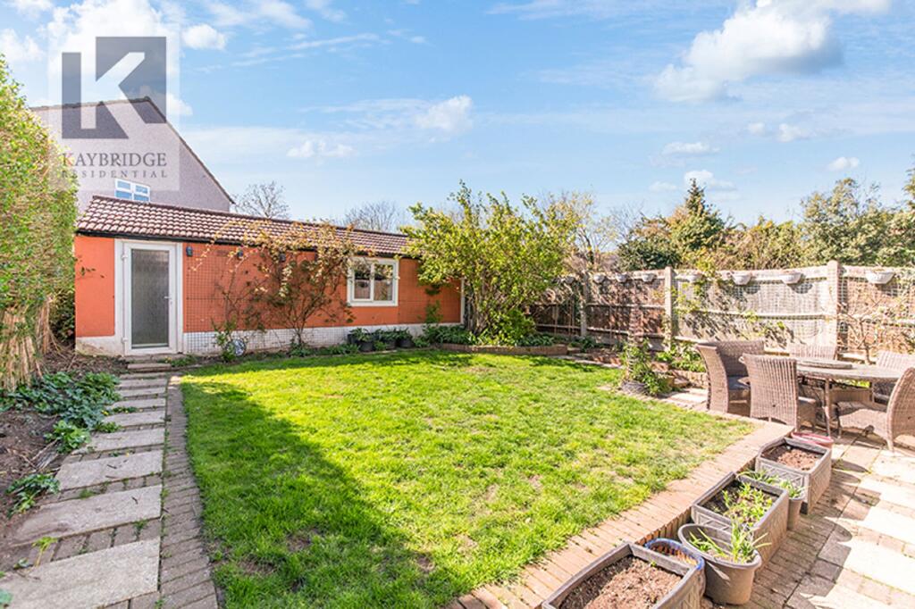 The Hawthorns, Epsom - KT17 2QA