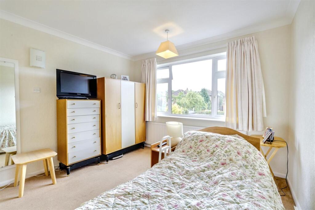Bedroom 1_2.jpeg