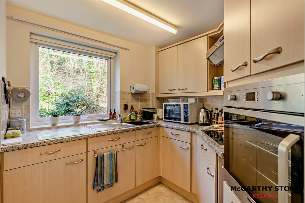 KITCHEN: