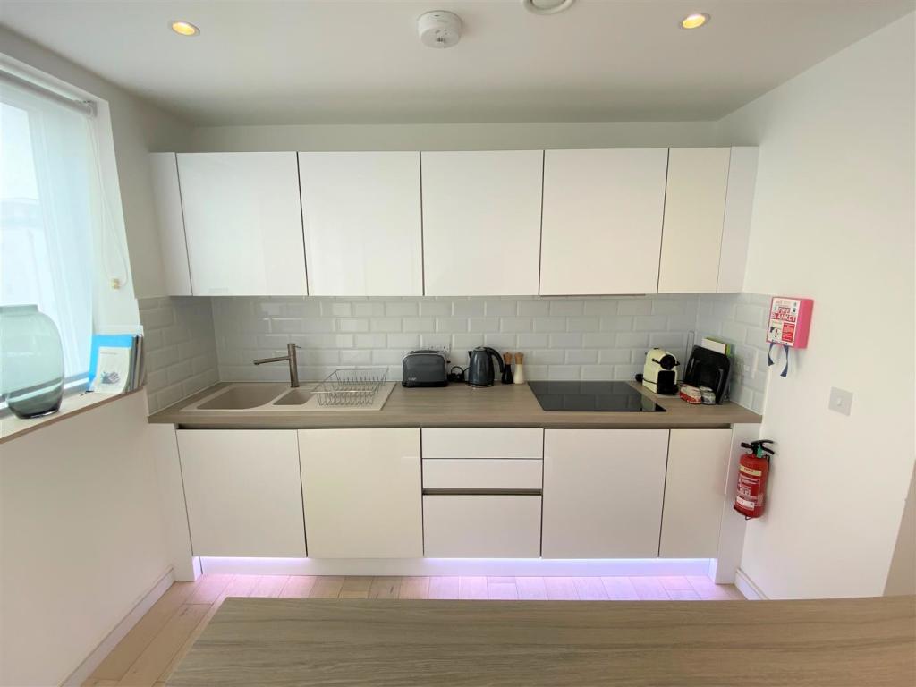 11 Towan Heights Kitchen