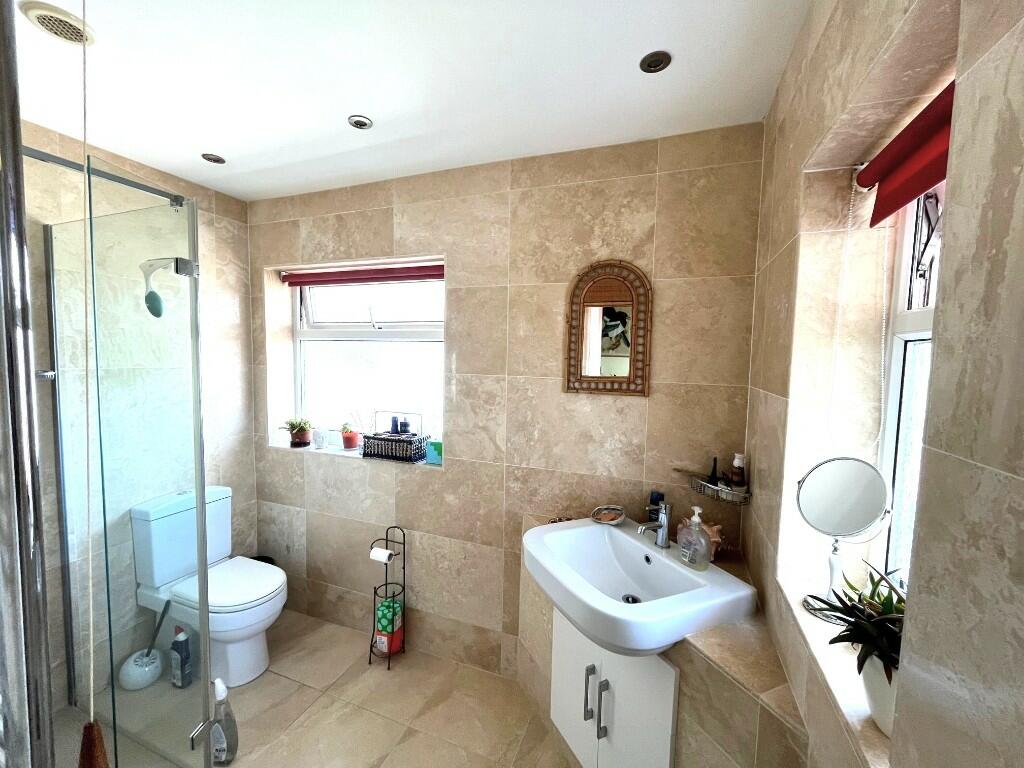 Shower room (GF)
