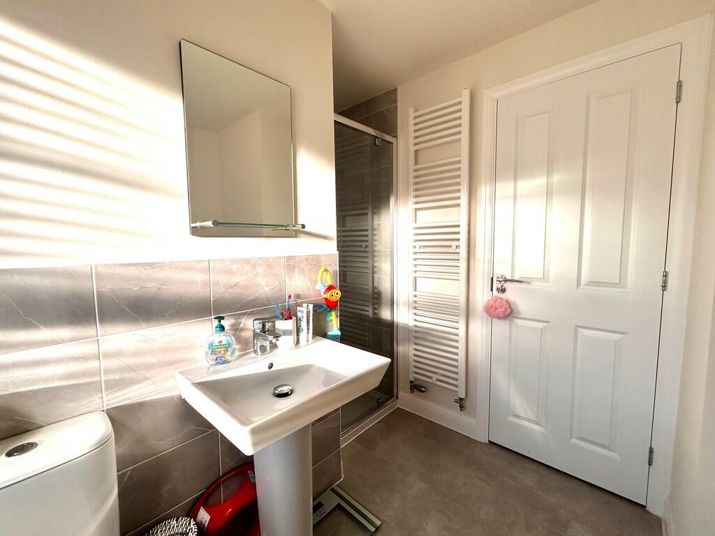 39 neptune bathro...