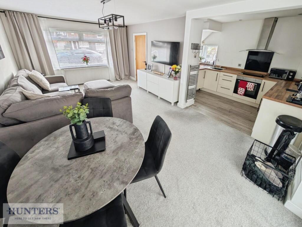 Lounge / Dining Area