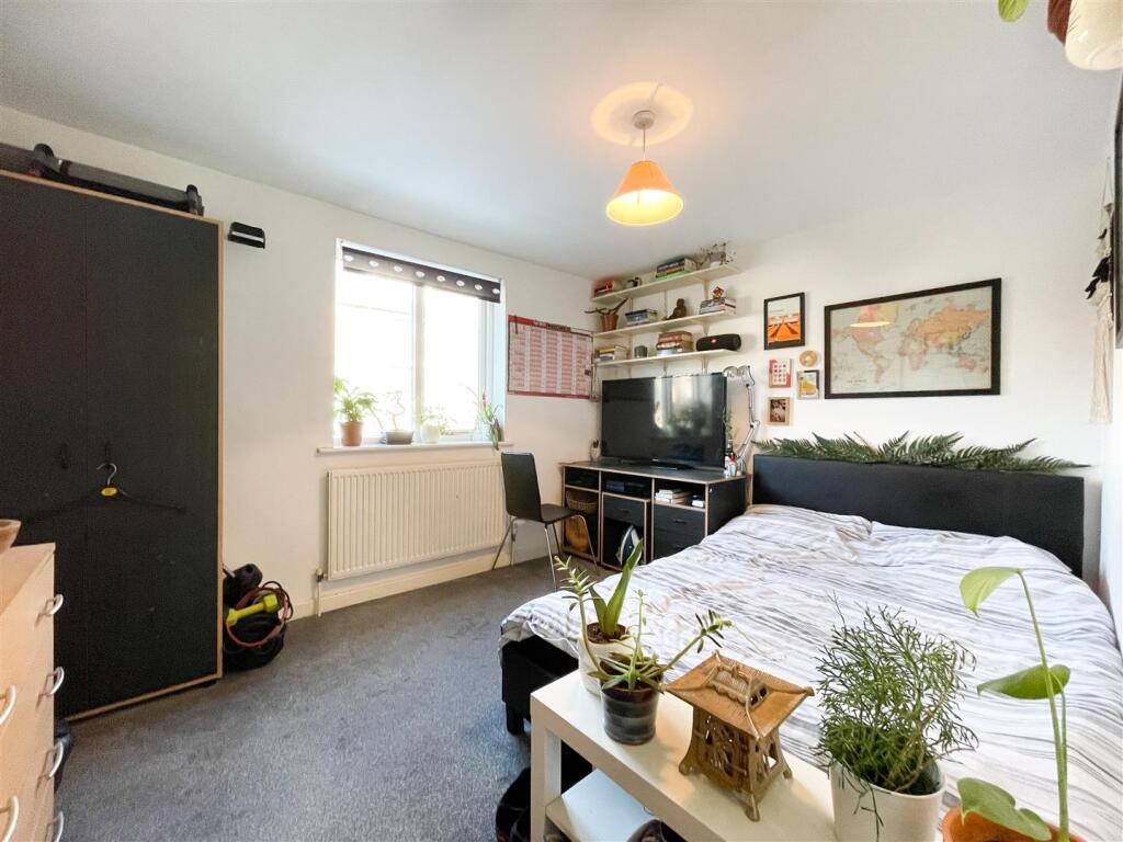 Flat 2C 43 Springhill Court_-3.jpg