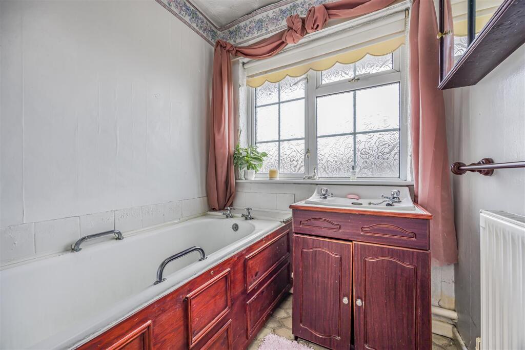 8 Moorgreen Road, Havant-PorticoMarketing-SoldBy-1