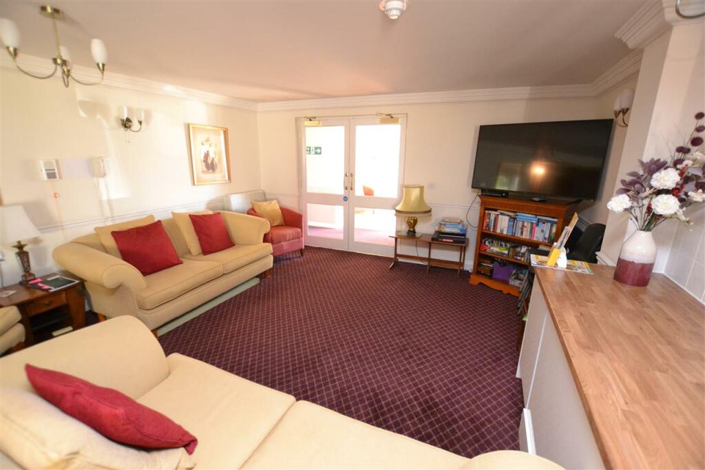COMMUNAL LOUNGE