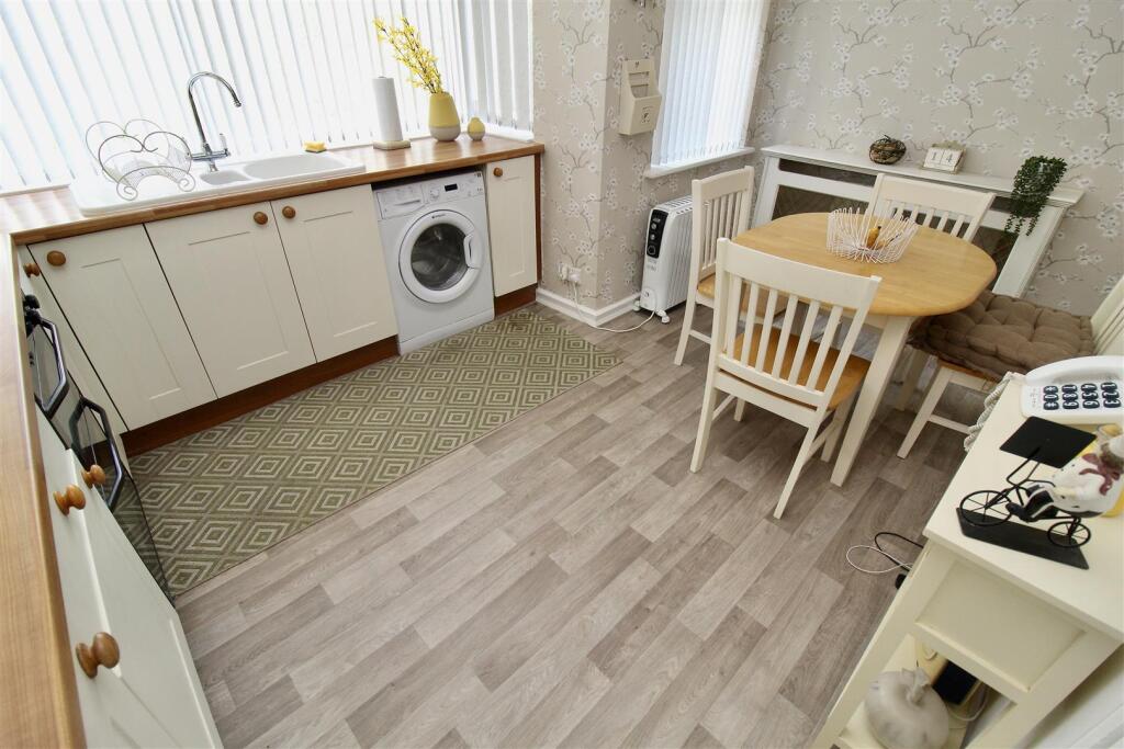 L-Shaped Kitchen/Dining Room