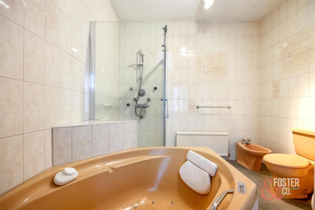 Kings Esplanade_Bath Court_26-009.jpg