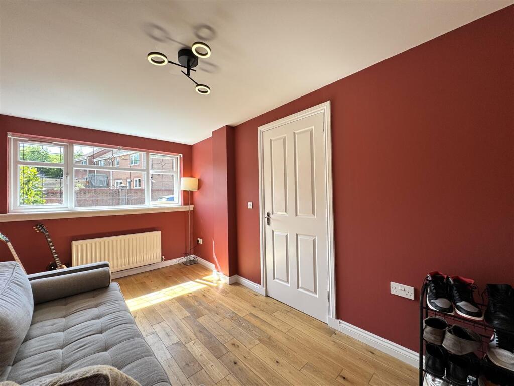 Dining Room/Bedroom 5