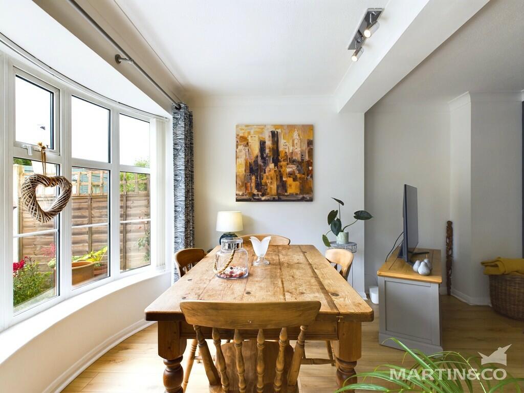 28 Stanmore Garde...