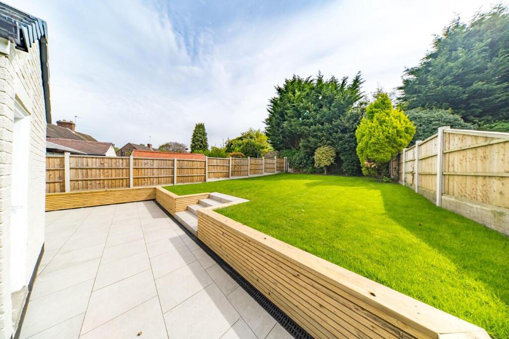 6 stanley crescent garden 2.jpg