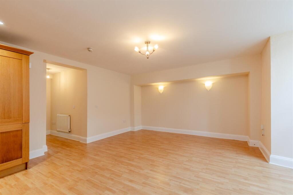 Oakfield Road, Clifton Living Room 2.jpg