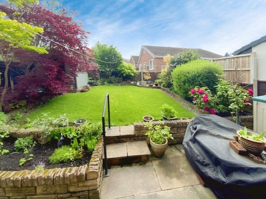 b8c0ed3c-garden.jpg