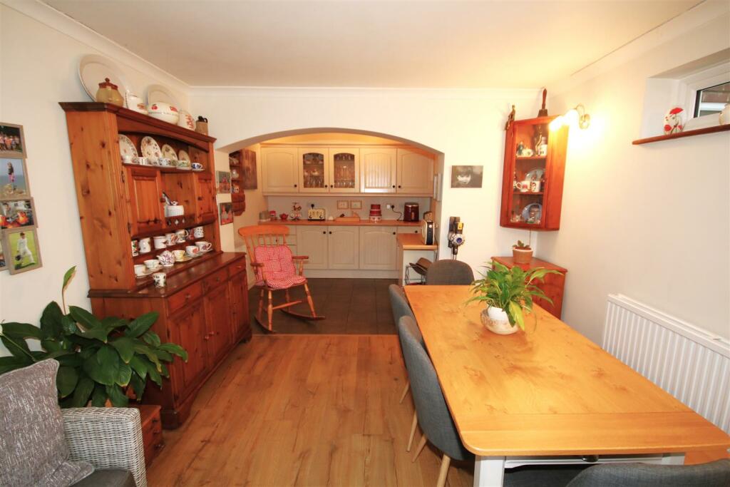 Living Room b.JPG