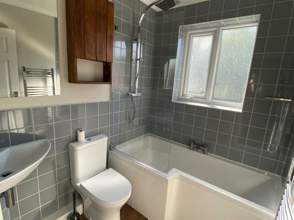 1HC-bathroom.JPEG