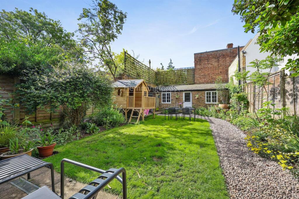 01-17fc80238 VM HMF 23 BUCKINGHAM ROAD N1 4DG SELE