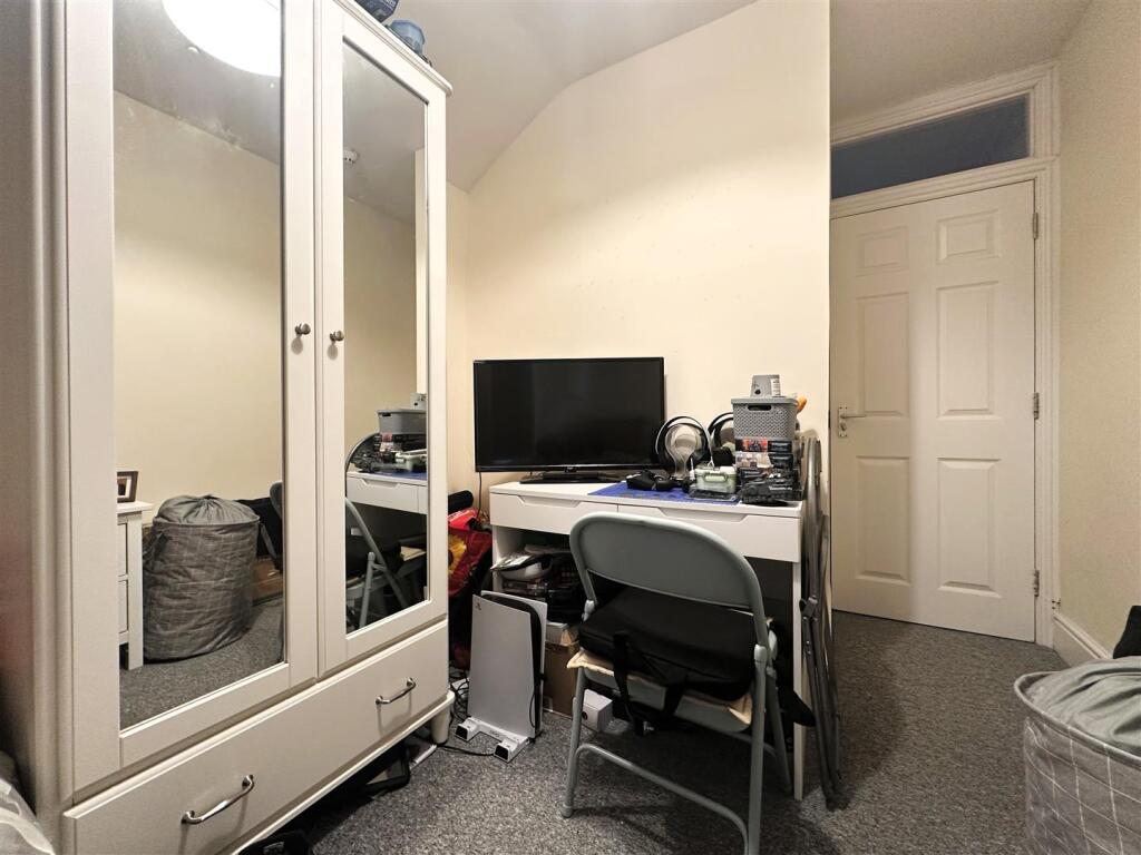 Bedroom 2 II.jpg