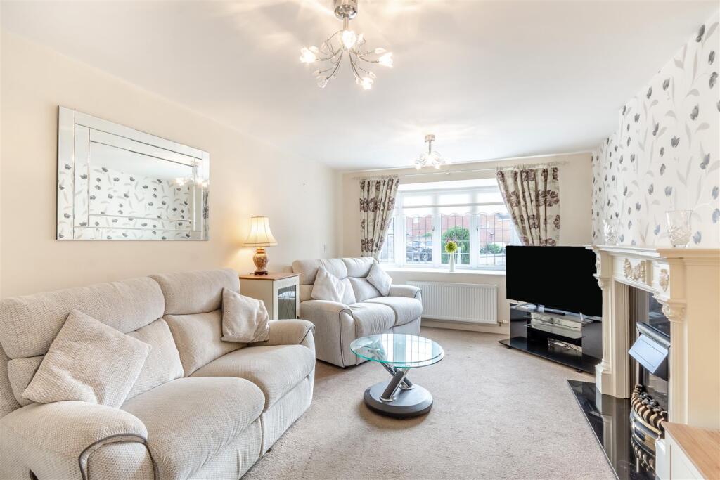 8671139-interior01.jpg