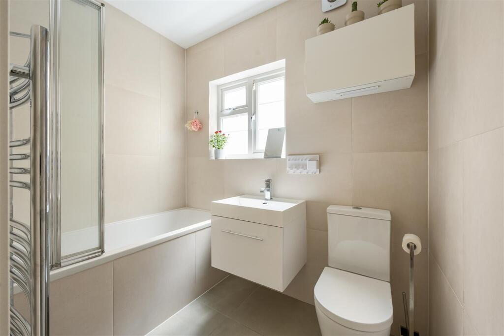 Chelmsford Road, E18