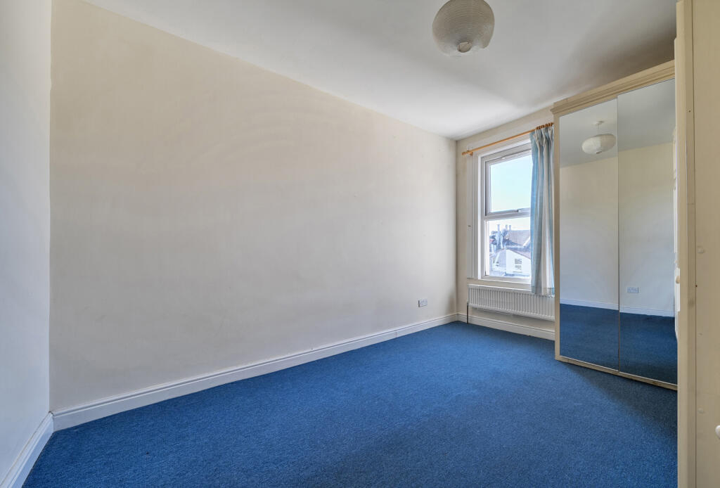 1346096-4-68bf027...