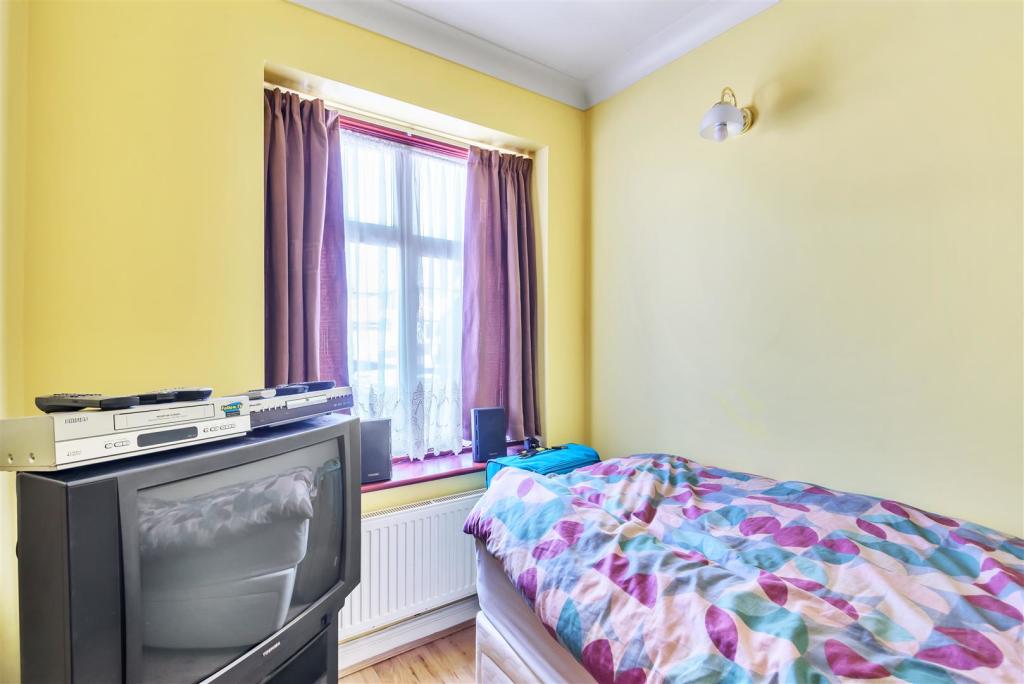downstairs bedroom.jpg