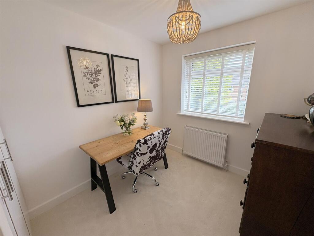 BEDROOM 4