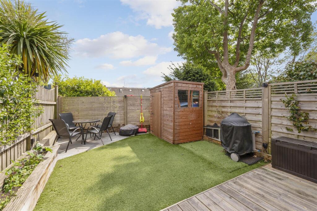 8 Cumberland Close,10.jpg